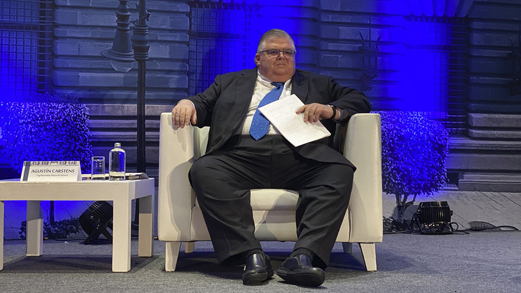 Carstens llama a Banxico a coadyuvar con el Gobierno para impulsar la economía
