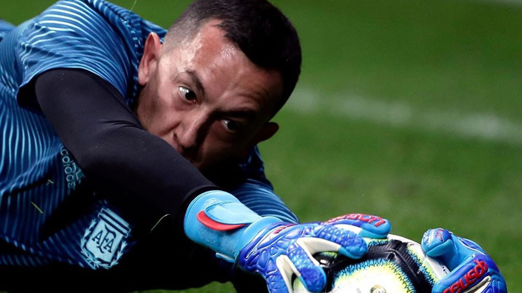 Marchesín y Uribe irán a la banca del Porto por salir de fiesta