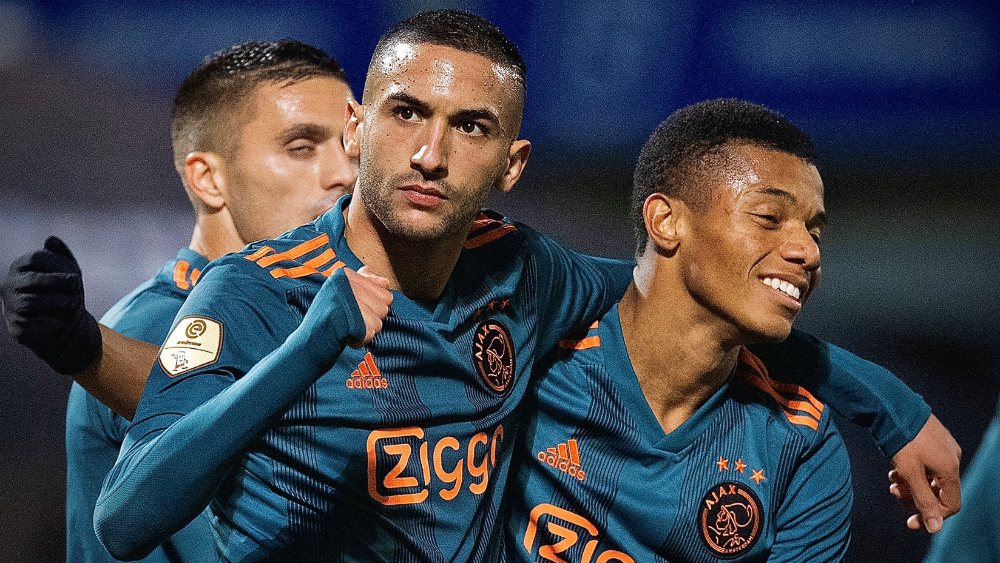 Con doblete de Promes y Neres, Ajax vence al Zwolle