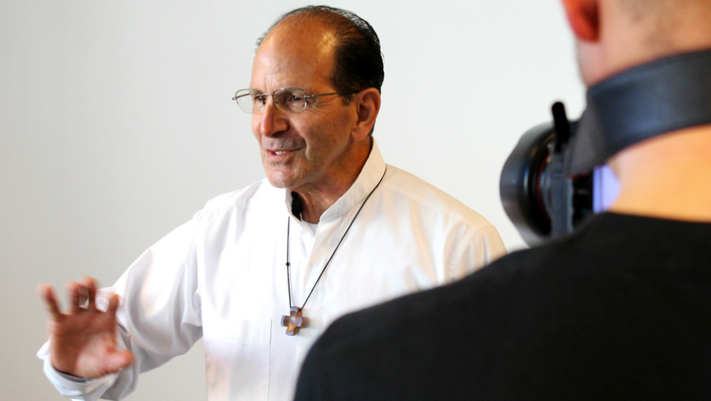 Solalinde pide a familia LeBarón definir si está del lado de México o EE.UU.