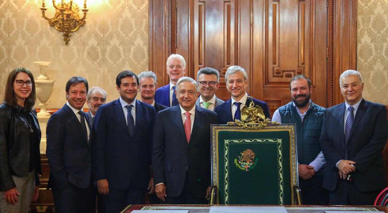 AMLO y Microsoft conversan sobre creación de universidades