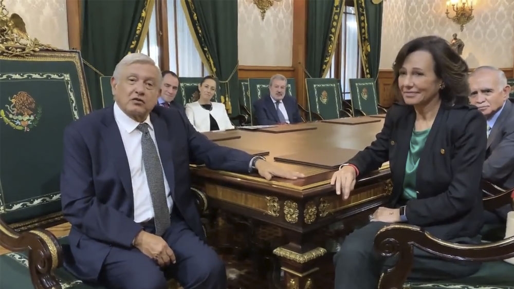 AMLO informa que Santander no cobrará comisiones por remesas a México