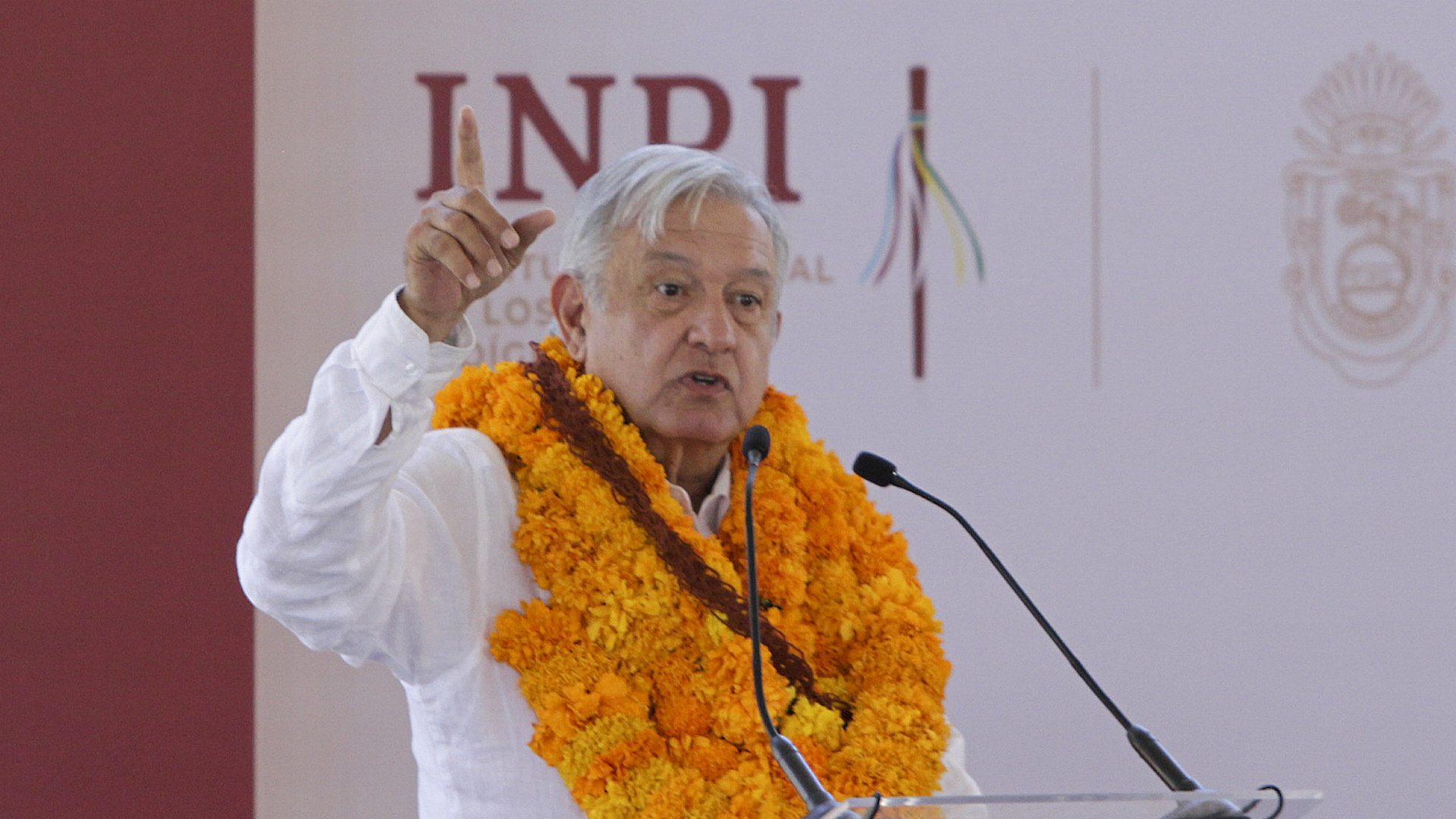 “No queremos golpes de Estado. El pueblo da y el pueblo quita”, asegura López Obrador