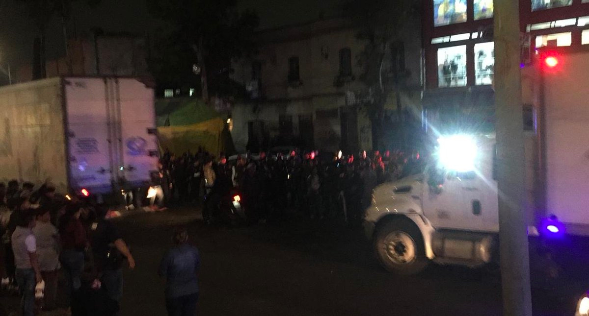 Motociclistas persiguen y asesinan a conductor en Tepito