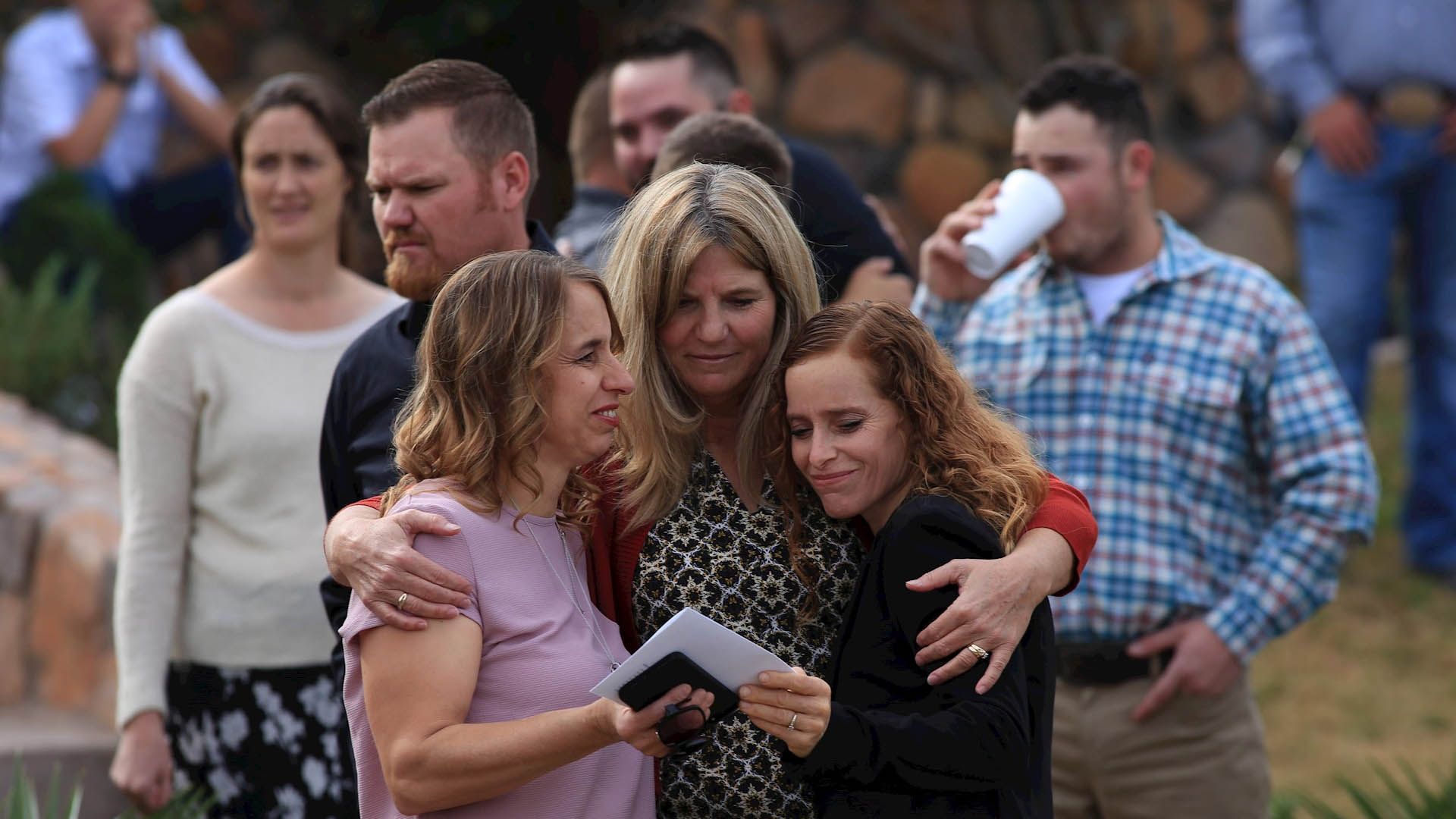 Familia LeBarón despide a sus muertos en La Mora