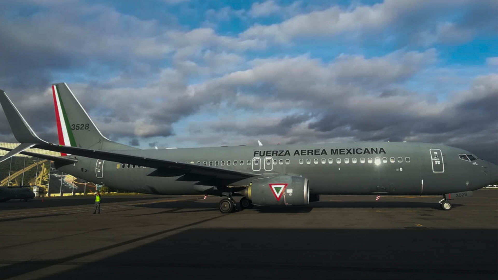 Fuerza Aérea contribuyó a que Bolivia no cayera en espiral de violencia, afirma AMLO Fuerza Aérea contribuyó a que Bolivia no cayera en espiral de violencia, afirma AMLO