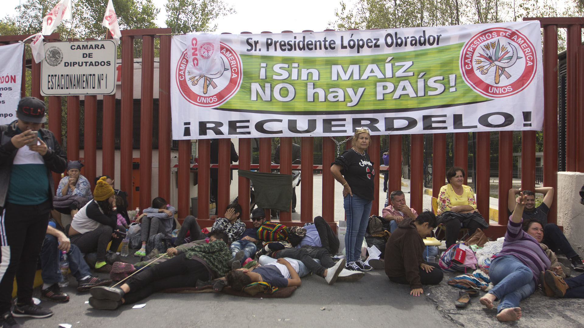 Bloqueo de campesinos en San Lázaro cumple tres días