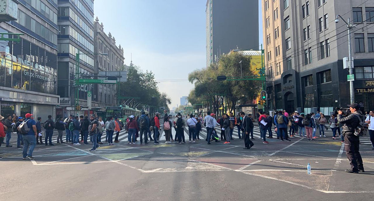 Trabajadores de Telebachillerato liberan Eje Central y Reforma