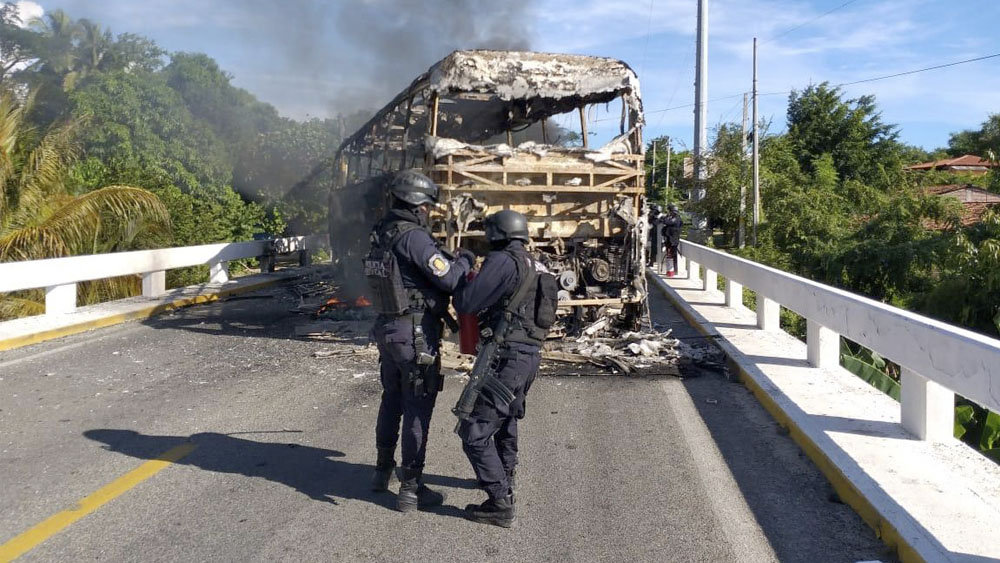 Detienen a tres por bloqueos y quema de autobuses en Guerrero