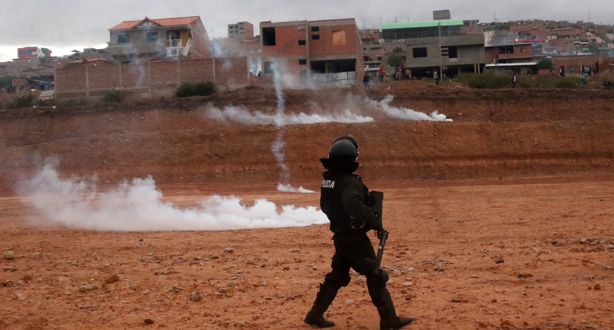 Vecinos retienen a uniformados y alcalde tras operativo militar en Bolivia