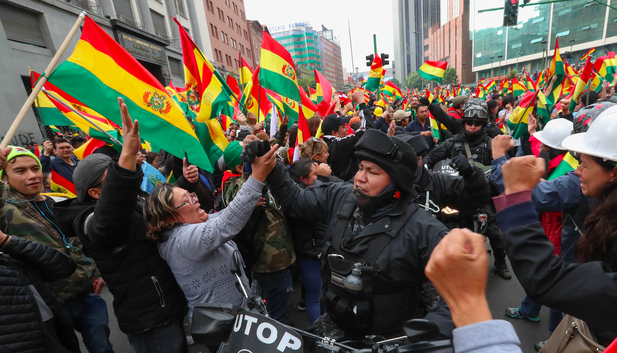 ¿Quién asumirá el poder en Bolivia tras renuncia de Evo Morales?