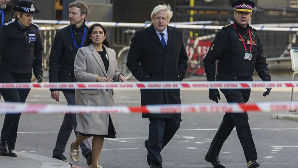 Johnson pide penas más severas para terroristas tras ataque en Londres
