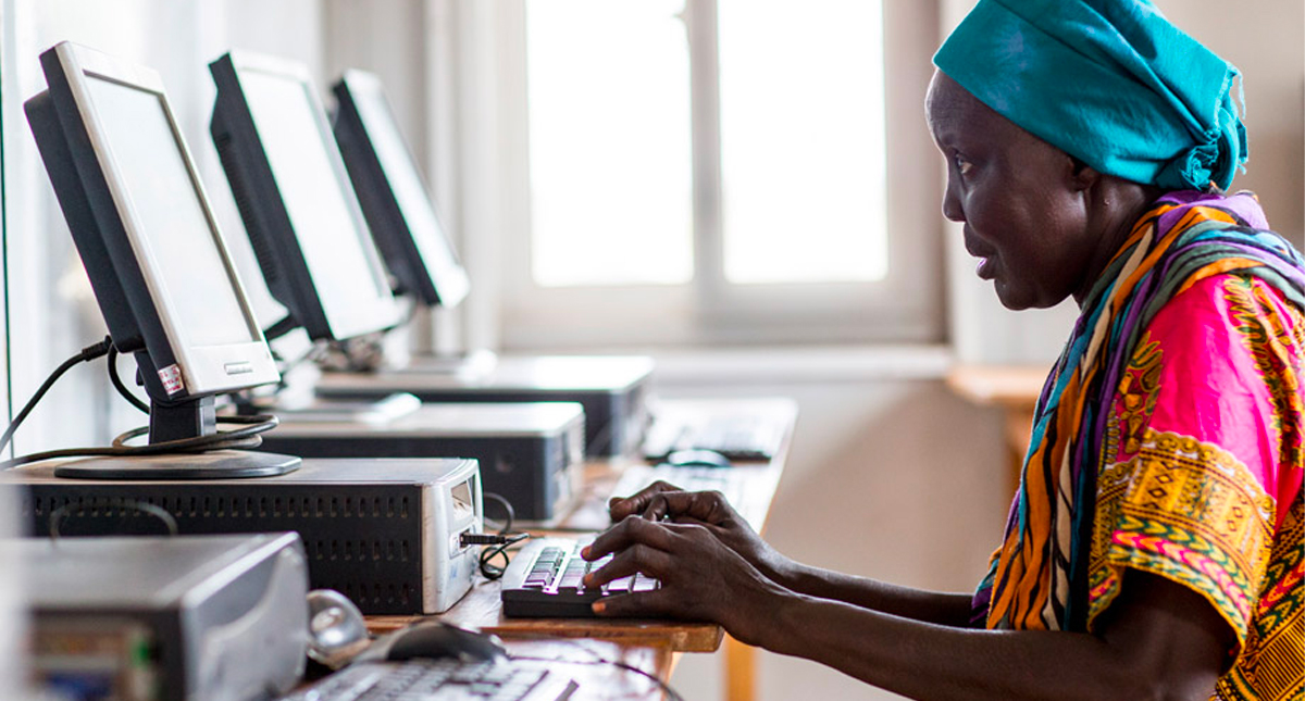 Aumenta brecha digital entre mujeres y hombres, advierte ONU