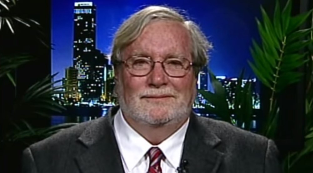 Detienen a profesor experto en crimen organizado por lavado de dinero