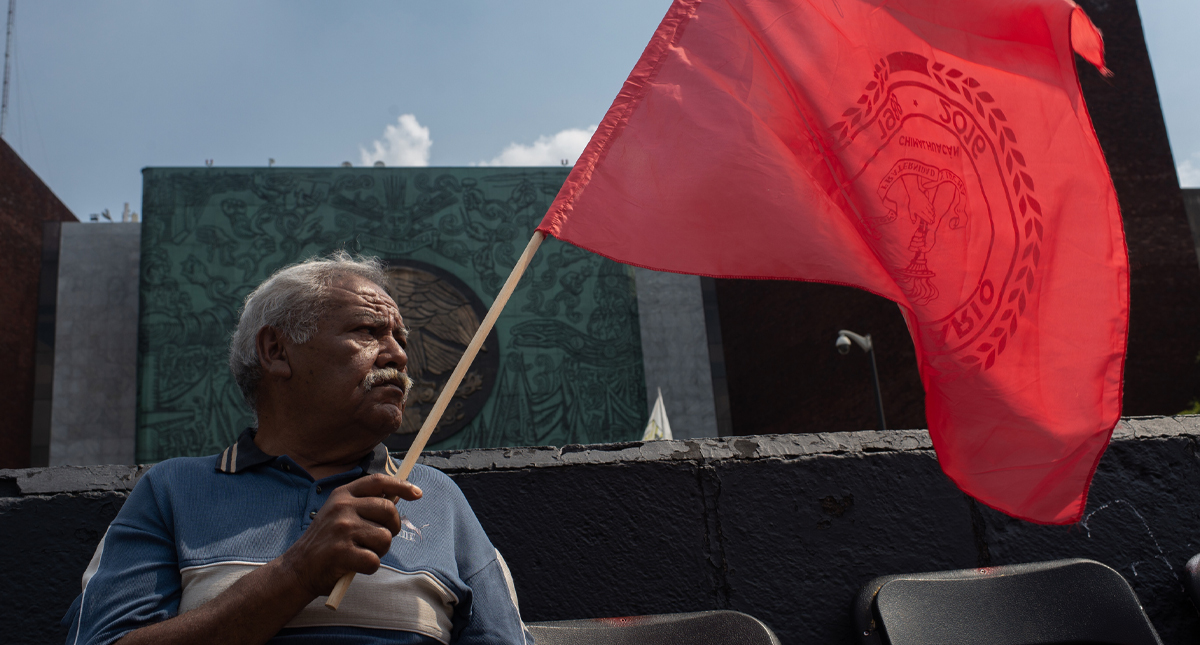 Organizaciones campesinas bloquean el recinto legislativo de San Lázaro