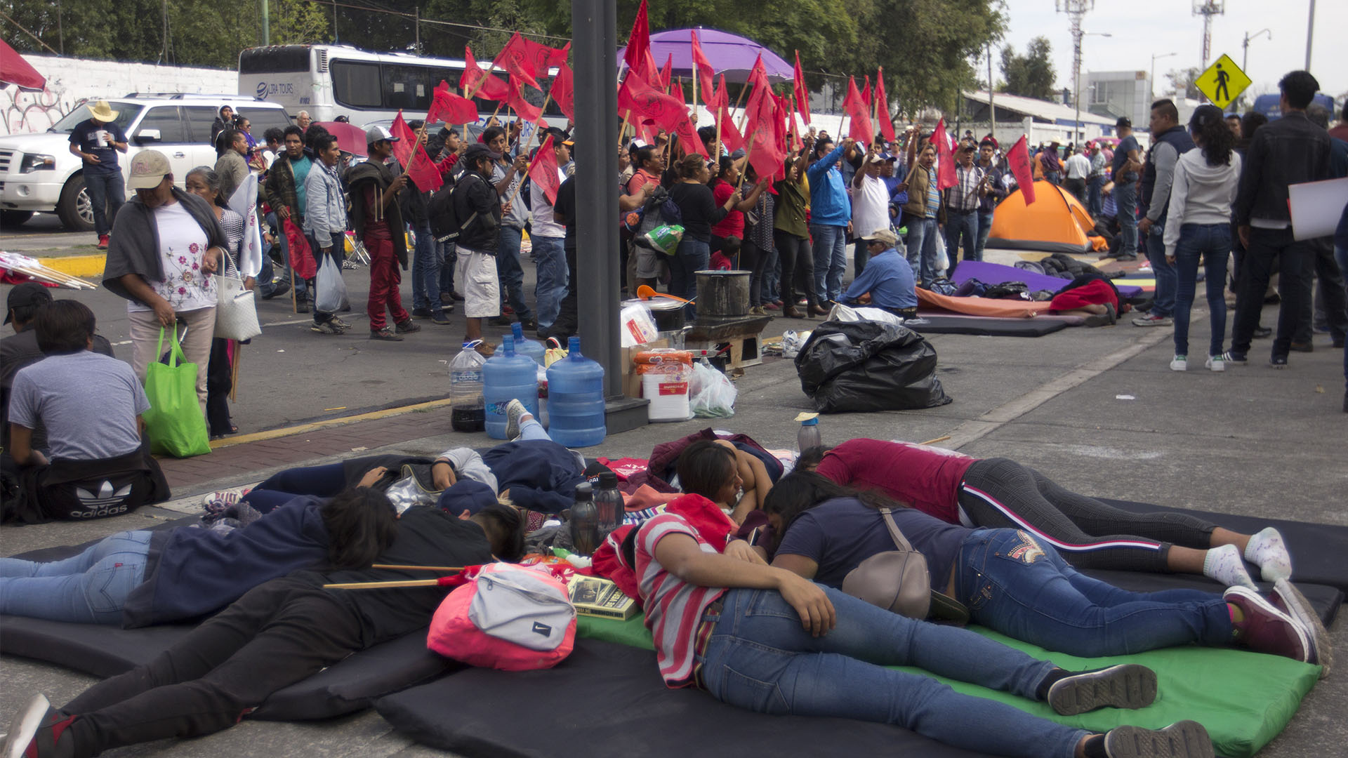 Diputados se reunirán con campesinos que bloquean San Lázaro