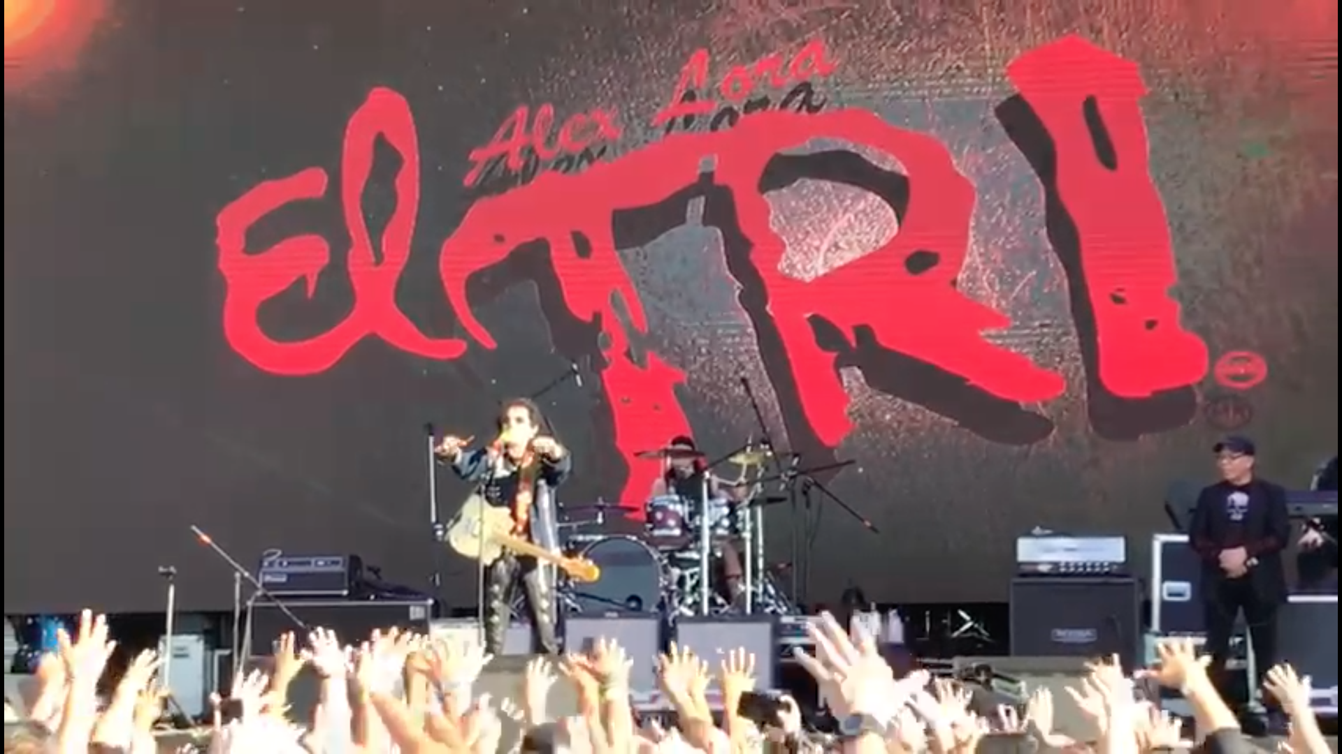 El “saludo” de Alex Lora a AMLO que reventó las redes sociales