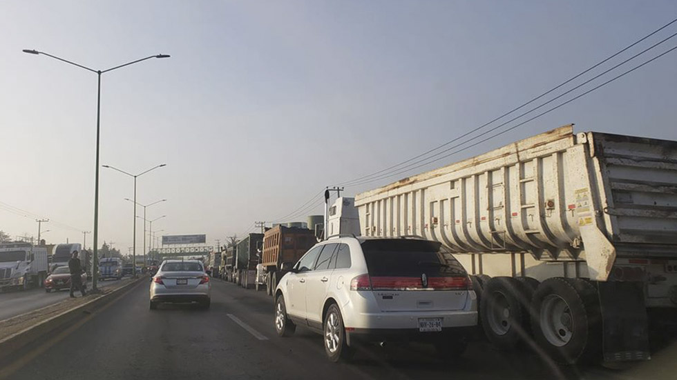 Sindicalizados se mantienen en inmediaciones de Santa Lucía