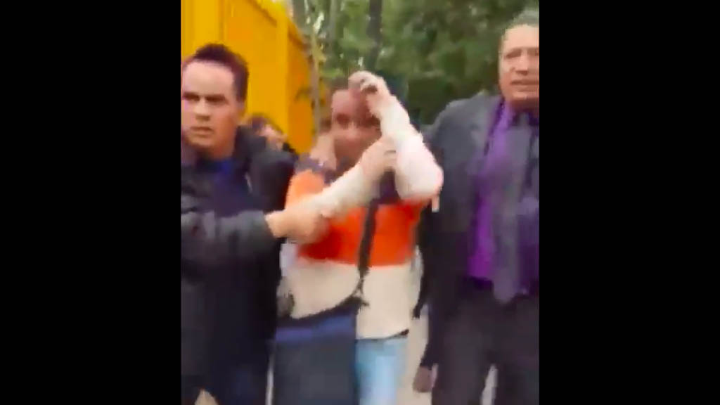 #Video Agreden a profesor del CCH Azcapotzalco durante manifestación