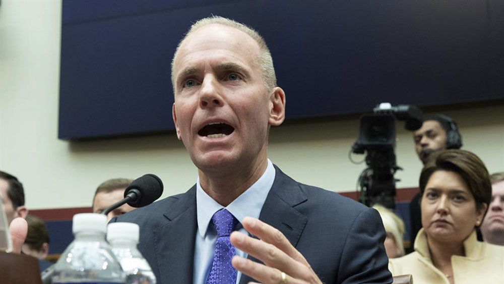 CEO de Boeing reconoce que debió retirar los 737 MAX tras primer accidente
