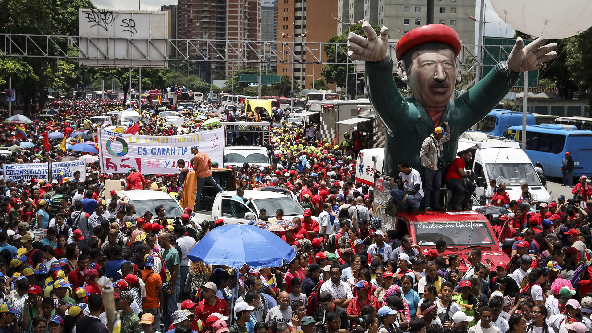 Chavistas y opositores inician jornada de protestas bajo un clima de tensión