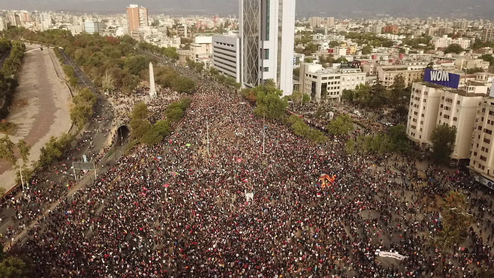 Piñera llama “enemigo poderoso e implacable” a manifestantes