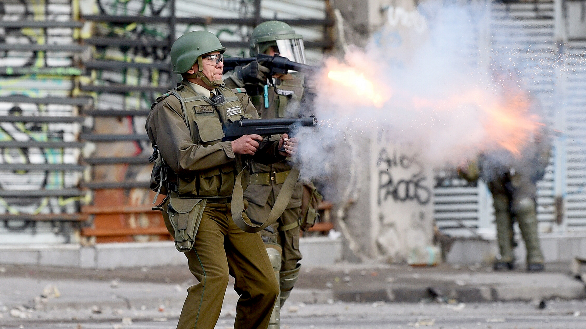 Presidente de Chile reconoce uso excesivo de la fuerza durante protestas