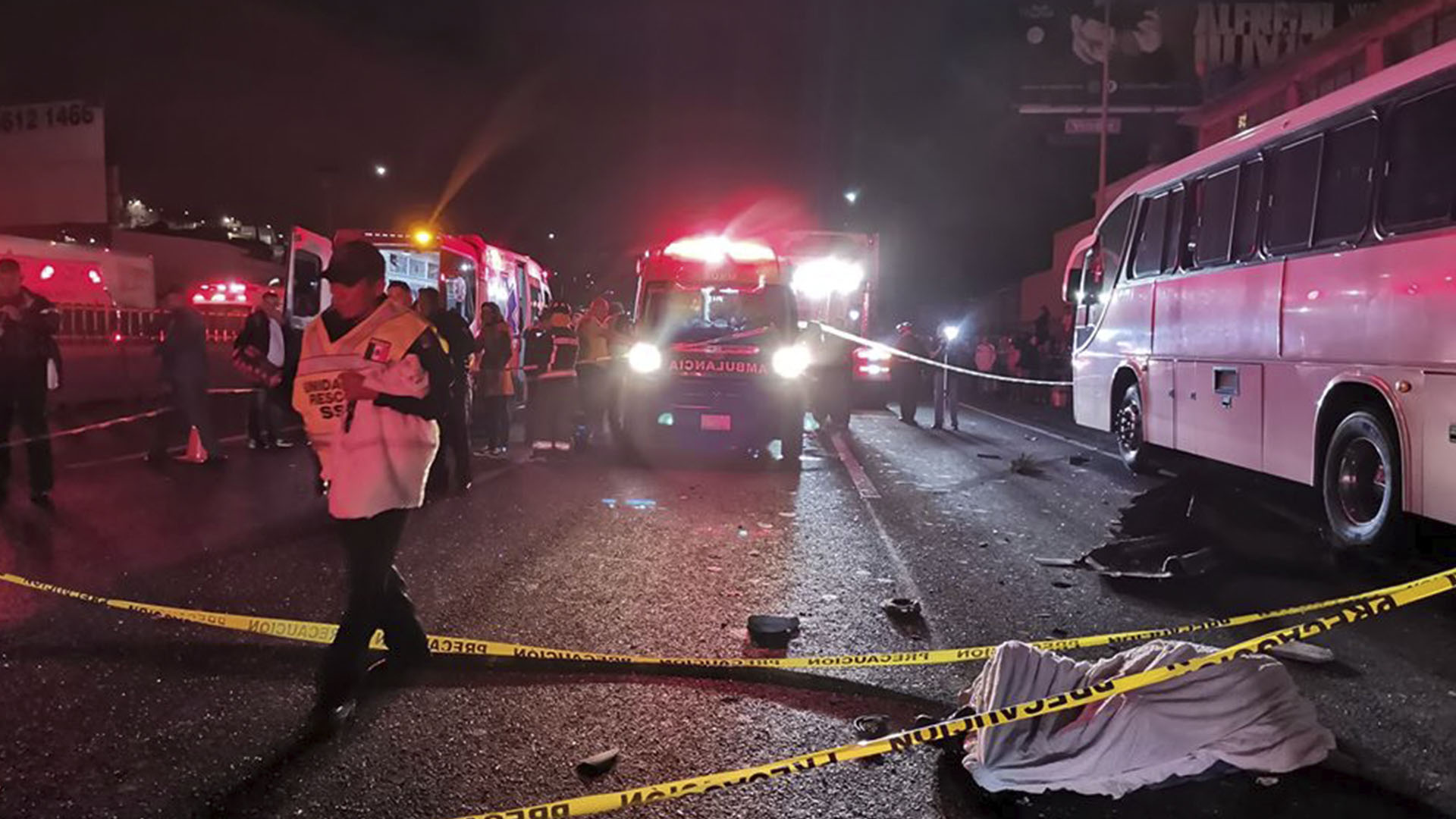 Ingresan al penal de Ecatepec a chofer que causó accidente en la México-Pachuca - choque-de-autobuses-en-la-autopista-mexico-pachuca