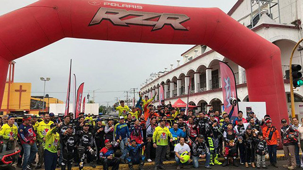 Rescatan a 45 competidores de rally atrapados en ríos de Tabasco