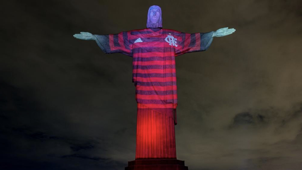 Cristo Redentor se viste con camisa del Flamengo antes de la final de Copa Libertadores