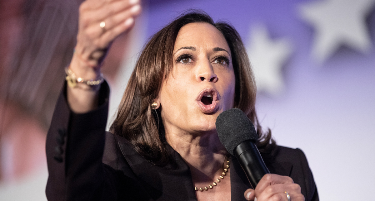 Aspirantes demócratas proponen política migratoria opuesta a la de Trump