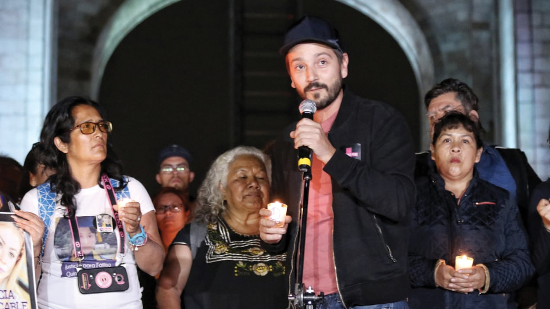 #Video Diego Luna participa en marcha ‘Por los que ya no están’
