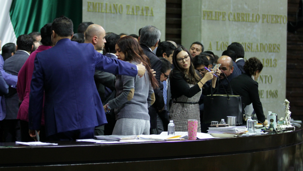 #Video Cerrada votación provoca zafarrancho en la Cámara de Diputados