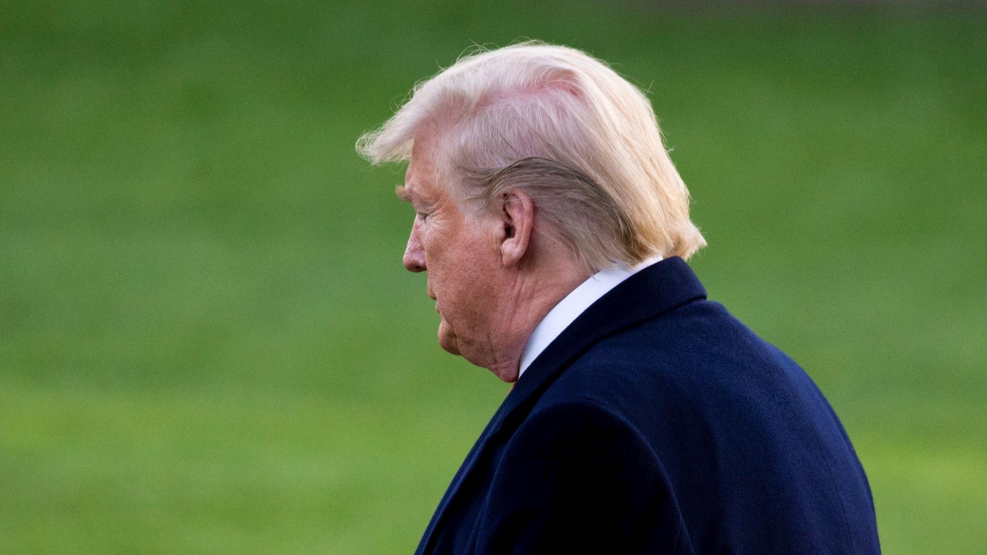 Tribunal Supremo bloquea de momento entrega de datos financieros de Trump al Congreso