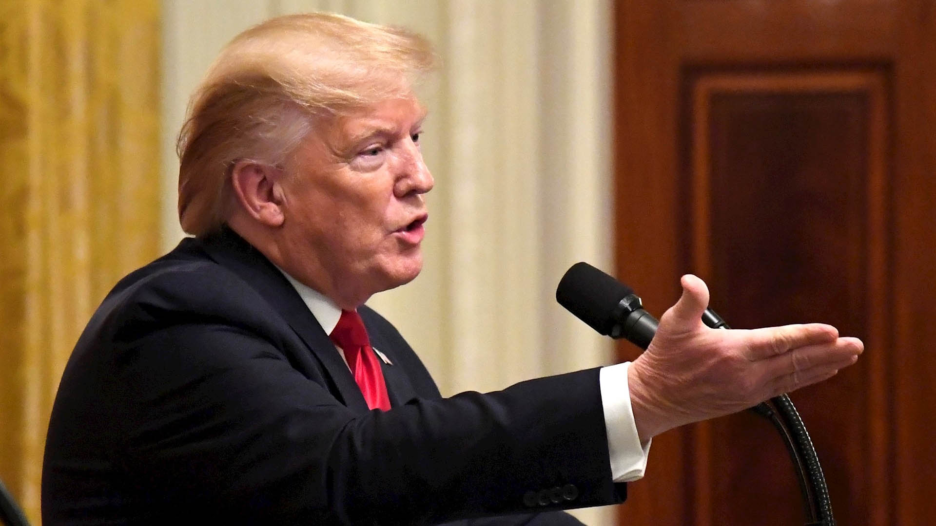 Donald Trump presionó a Ucrania, denuncia primera audiencia de “impeachment”