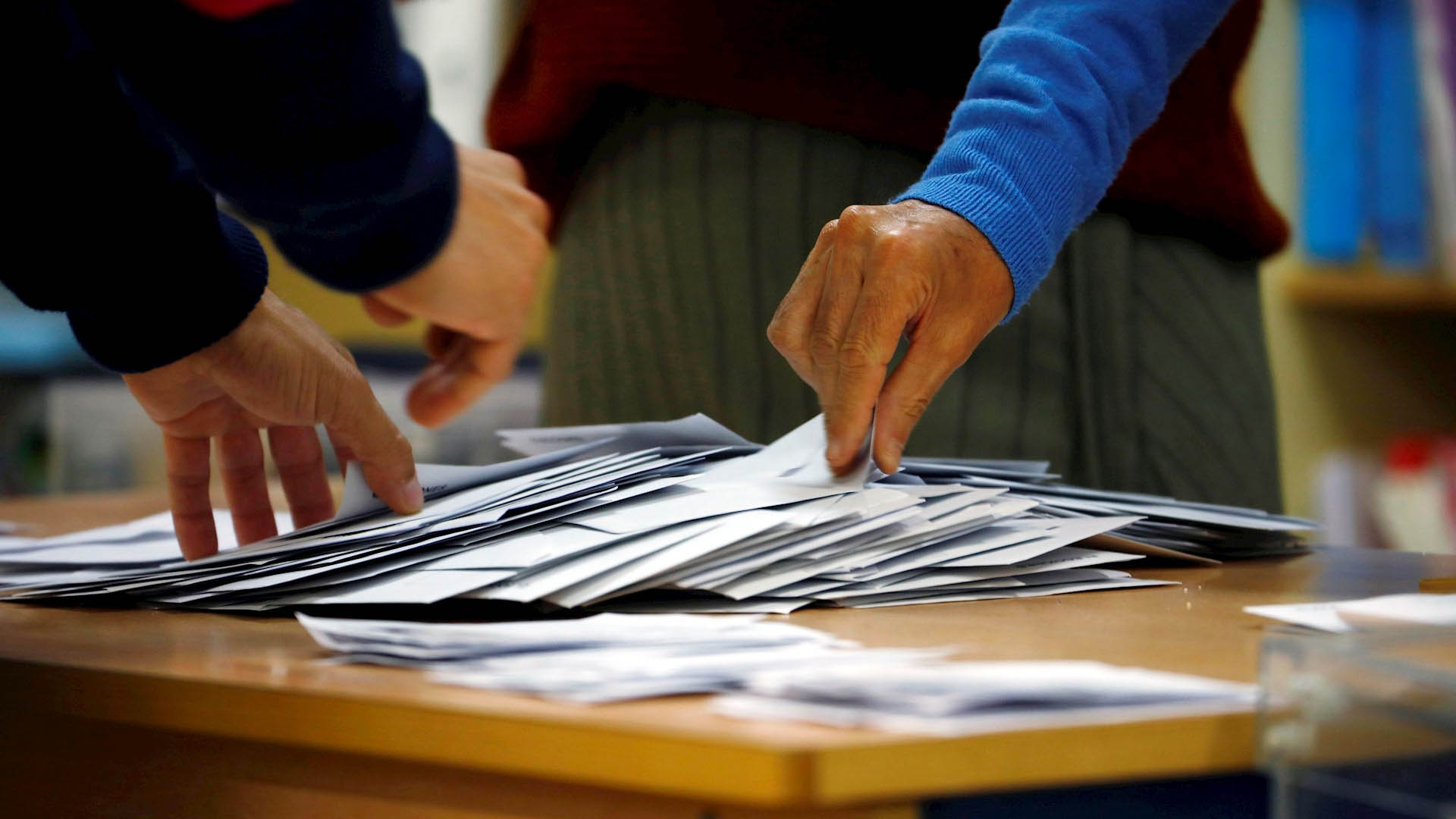 PSOE gana las elecciones en España y la ultraderecha alcanza tercer lugar