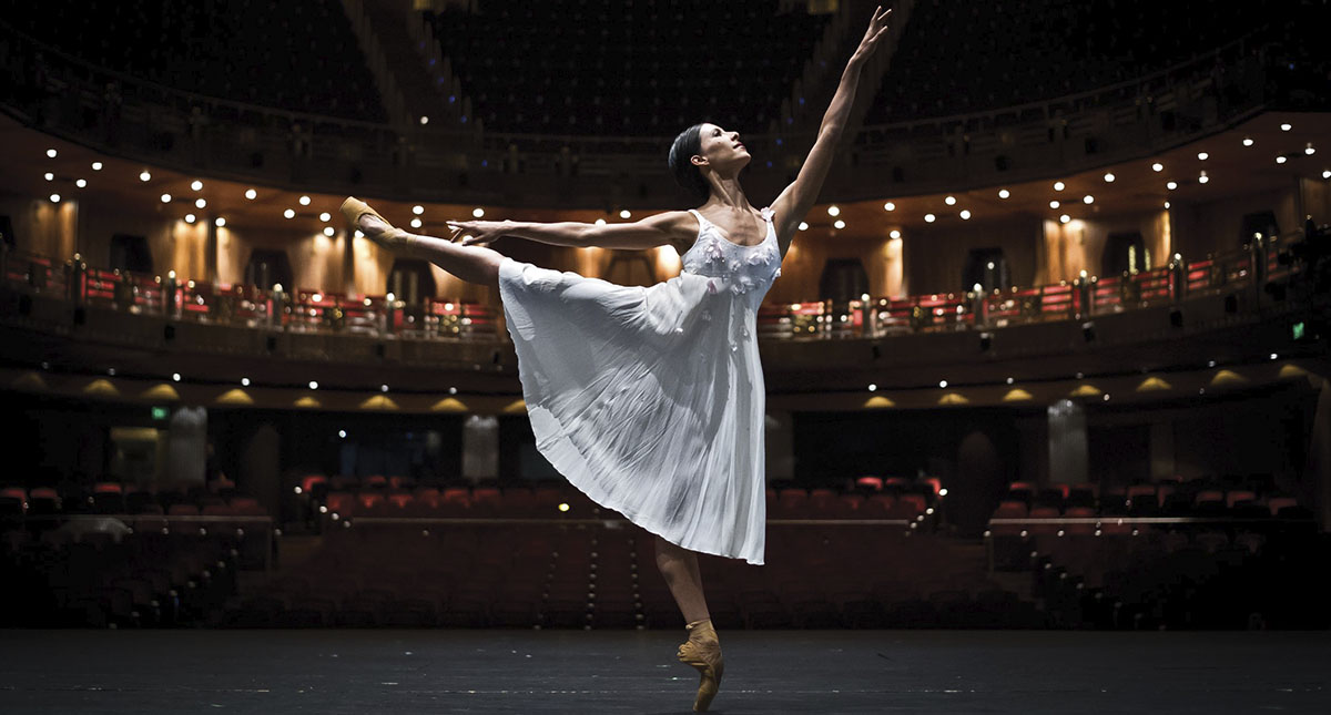 Premian en Eslovaquia a la bailarina mexicana Elisa Carrillo