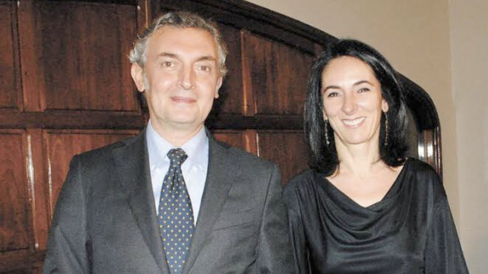 Roban iPhone a esposa del embajador de Italia en México