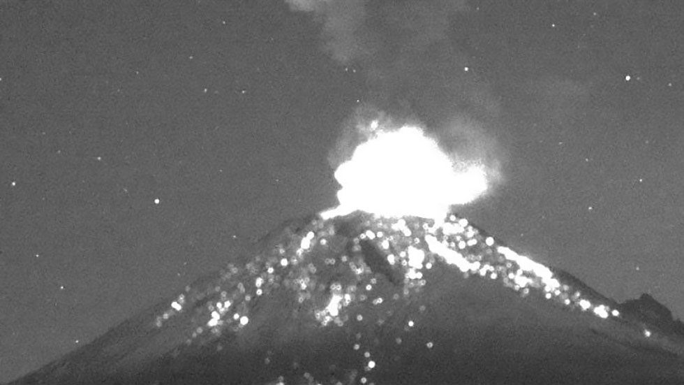 #Video Volcán Popocatépetl lanza ceniza en explosión