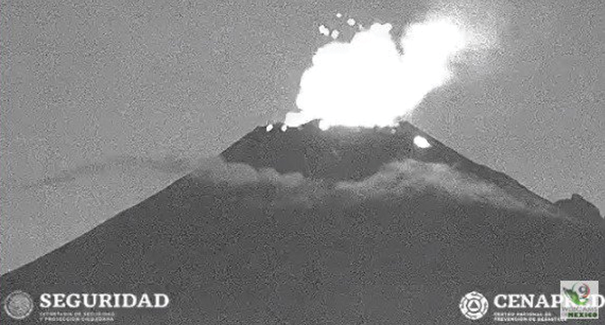 Volcán Popocatépetl lanza material incandescente