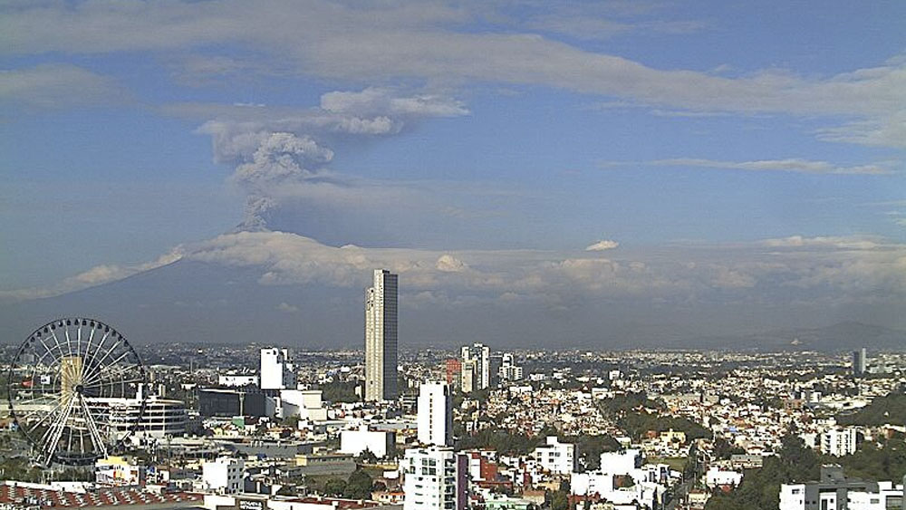 Explosión del Popocatépetl deja columna de ceniza de dos kilómetros