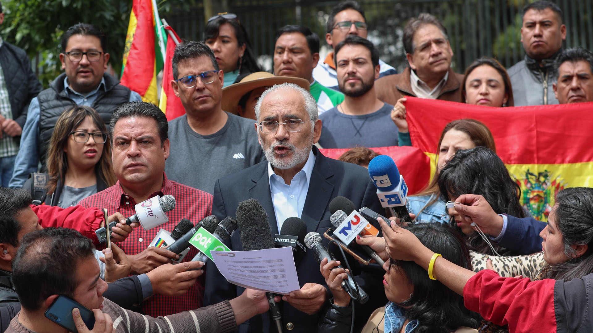 Carlos Mesa exige inhabilitación de Evo Morales de cara a nuevos comicios