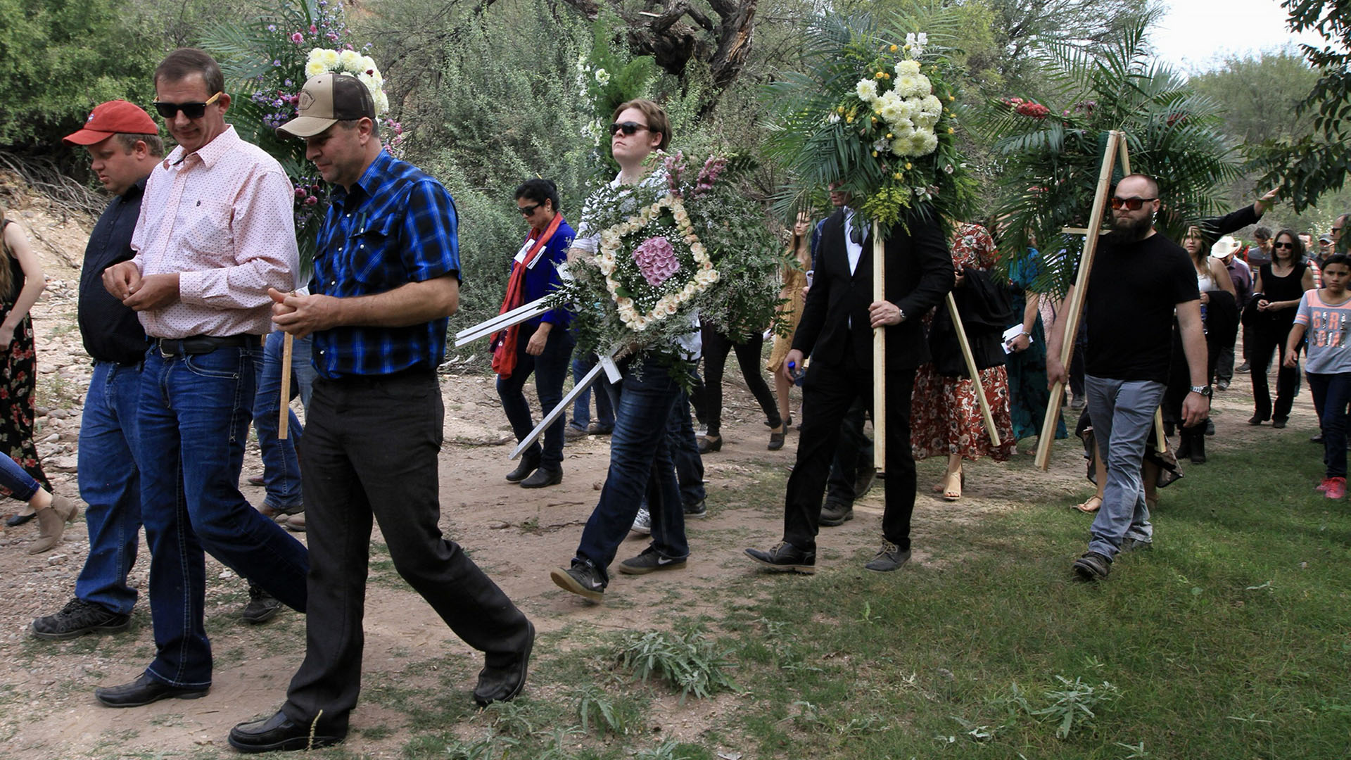 Preparan sepelio de cinco miembros de familia LeBarón en Chihuahua
