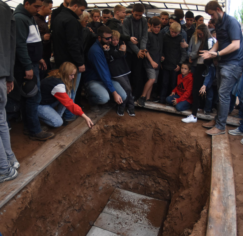 Sepultan a última víctima de ataque a familia LeBarón - familiares-y-amigos-sepultan-a-victima-de-ataque-a-la-familia-lebaron