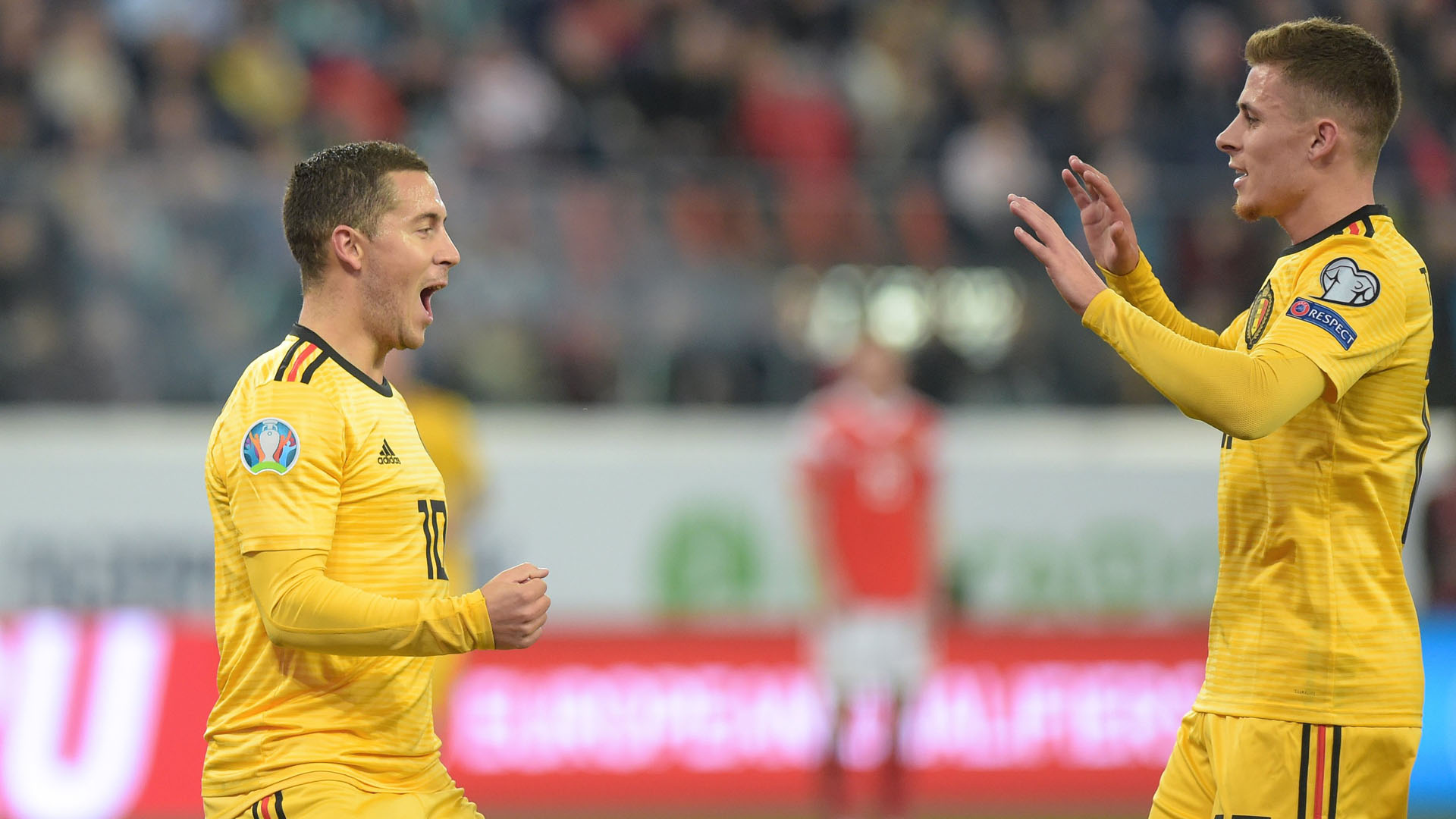 Bélgica golea a Rusia en eliminatorias para la Euro 2020 - festejo-de-eden-hazard-y-thorgan-hazard