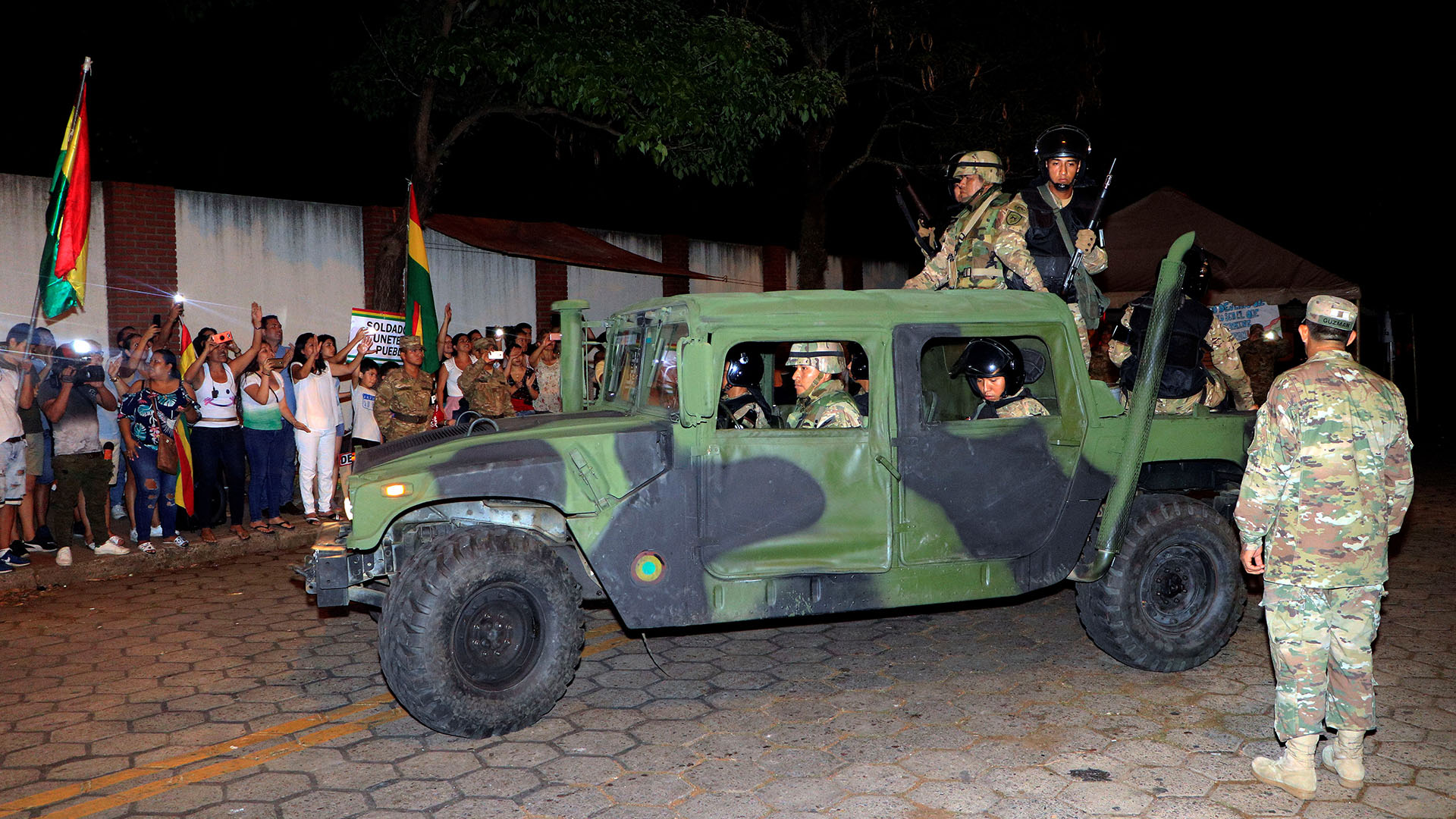 Militares salen a las calles de Bolivia para restaurar el orden