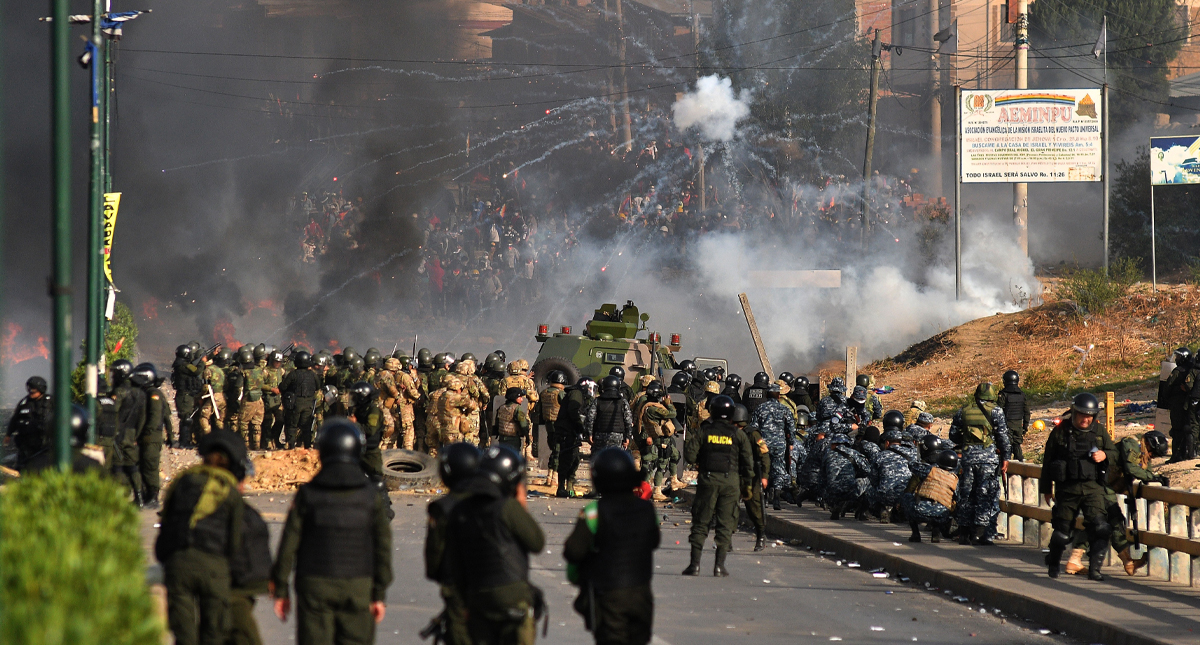 Partido de Evo Morales pide “repliegue” de las Fuerzas Armadas de las calles de Bolivia
