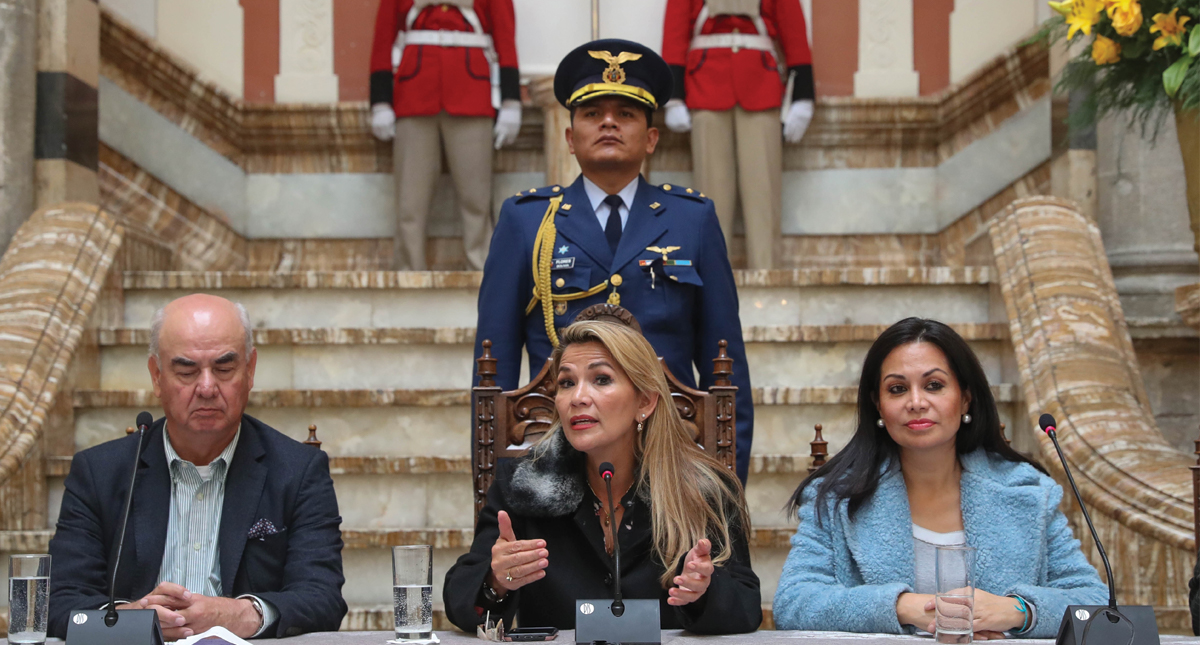 Gobierno interino de Bolivia rompe relaciones con Venezuela