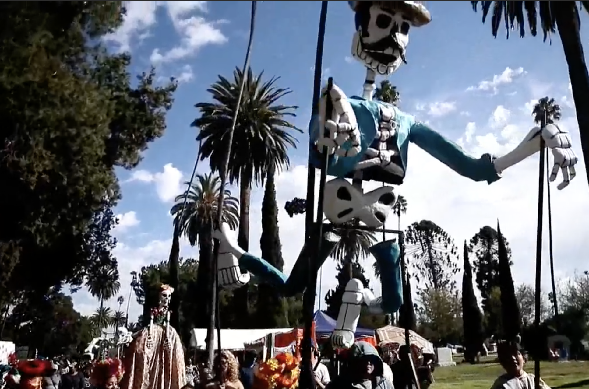 México, capital Hollywood: migrantes lideran Día de Muertos en Los Ángeles