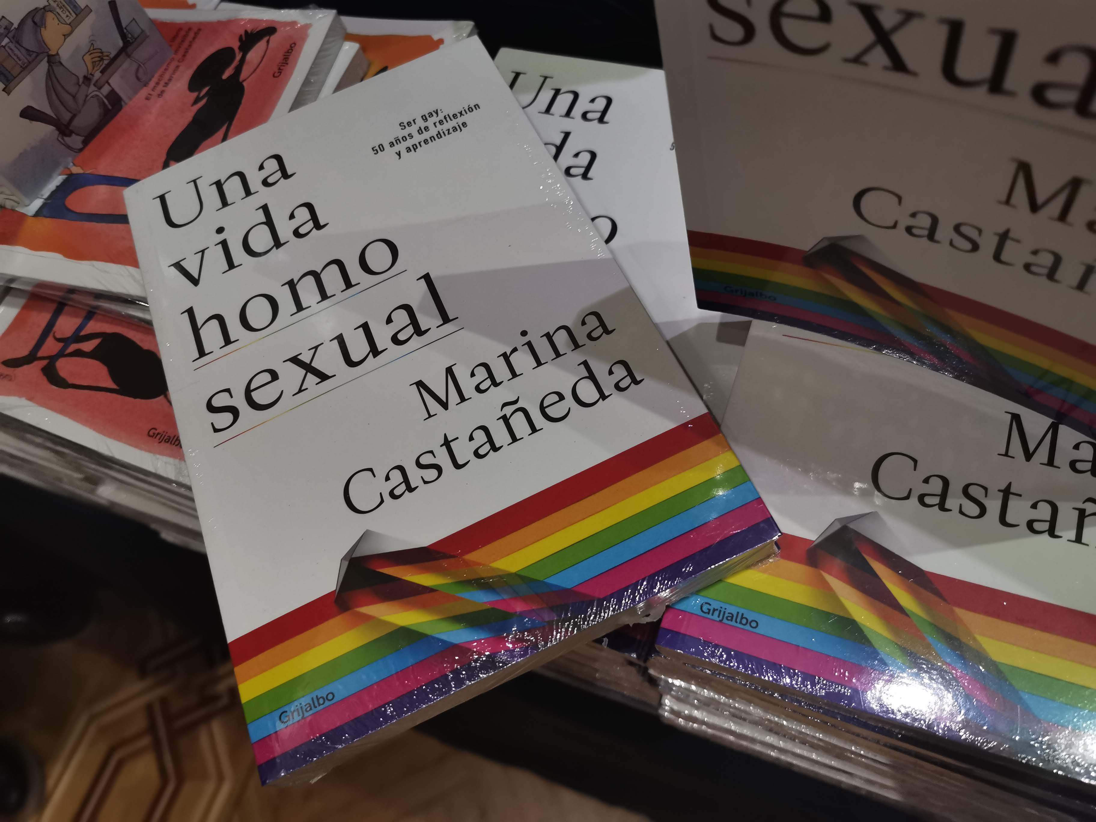 Presentan el libro 'Una vida homosexual' - img-20191114-200127